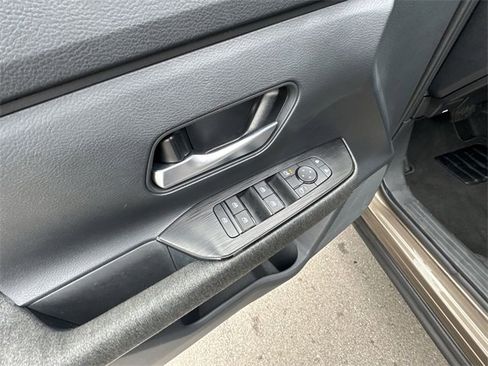 Certified 2025 Nissan Kicks SV image 13