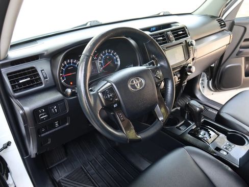 Used 2017 Toyota 4Runner TRD Off-Road Premium AWD/4WD image 17