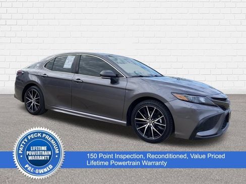 Used 2023 Toyota Camry SE image 1