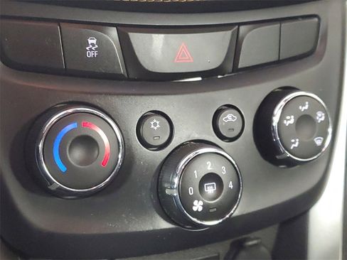 Used 2018 Chevrolet Trax LT w/ LT Convenience Package image 21