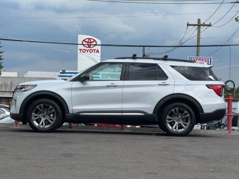 Used 2025 Ford Explorer Active w/ Active Comfort Package AWD/4WD image 8