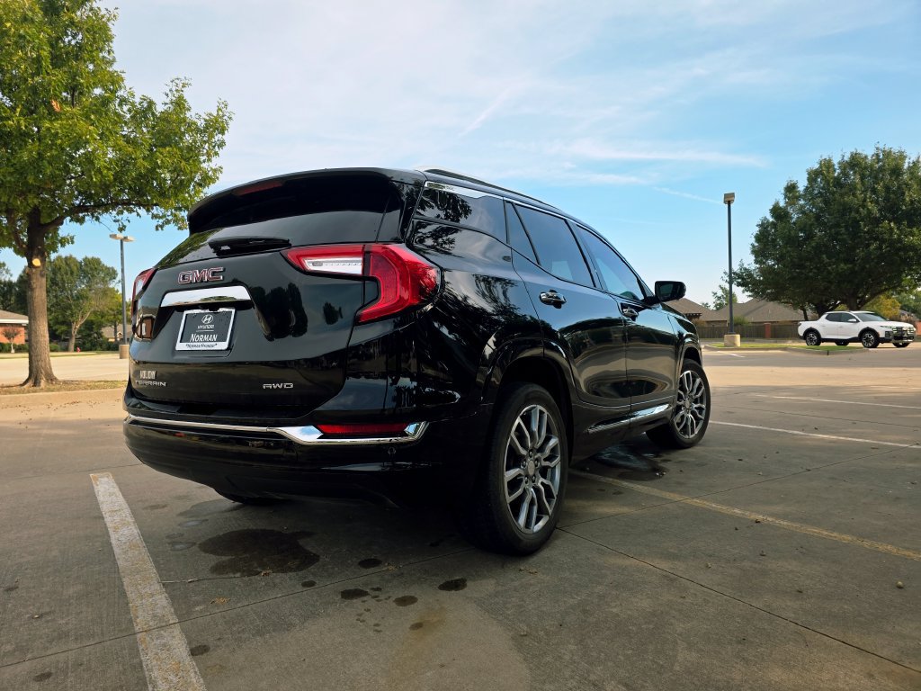 Used 2024 GMC Terrain Denali w/ Denali Premium Package AWD/4WD image 13