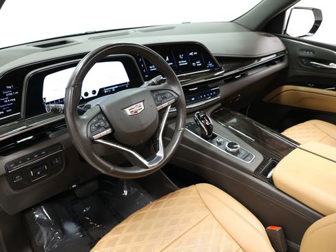 Used 2021 Cadillac Escalade Sport image 2