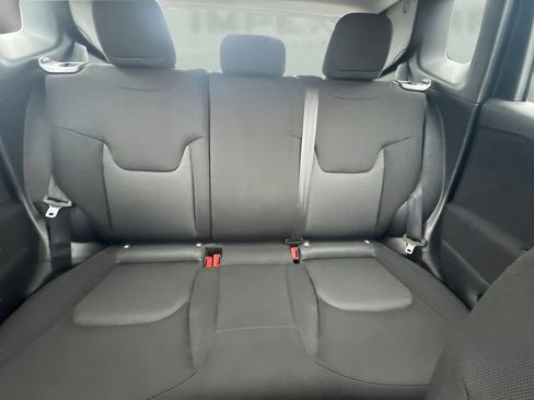 Used 2021 Jeep Renegade Sport FWD image 7
