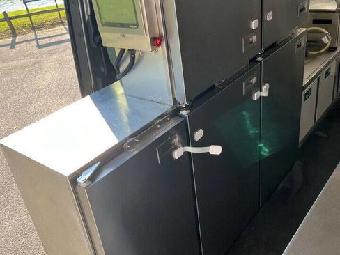 Used 2022 Mercedes-Benz Sprinter 4500 image 28