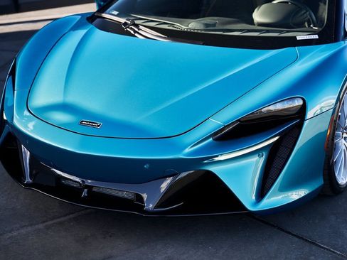 Used 2025 McLaren Artura Spider image 6