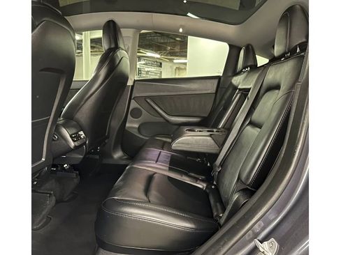 Used 2022 Tesla Model Y Long Range image 19
