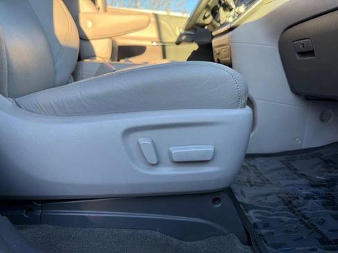 Used 2017 Toyota Sienna XLE Premium image 30