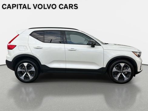 Used 2026 Volvo XC40 B5 Plus AWD/4WD image 4