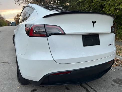 Used 2021 Tesla Model Y Performance image 4