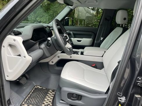 Used 2025 Land Rover Defender 110 X-Dynamic SE AWD/4WD image 5