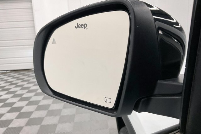 Used 2023 Jeep Compass Latitude w/ Sun and Sound Group AWD/4WD image 39