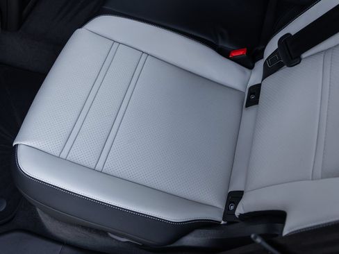 Certified 2026 Porsche Cayenne E-Hybrid AWD/4WD image 37