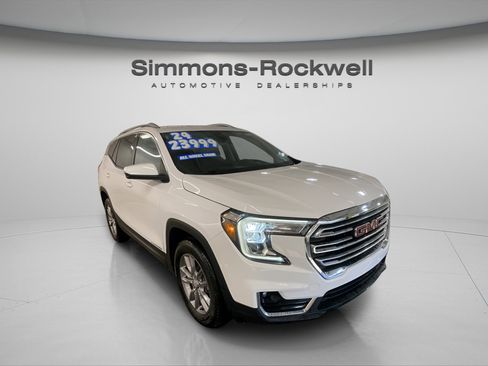 Used 2024 GMC Terrain SLT image 3
