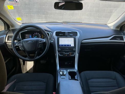 Used 2020 Ford Fusion SE FWD image 17