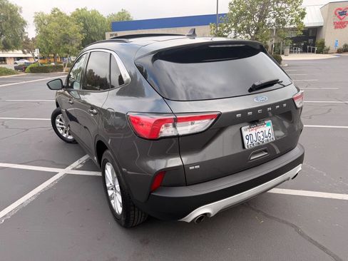 Used 2020 Ford Escape SE FWD image 11