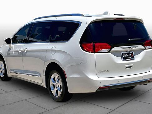 Used 2017 Chrysler Pacifica Touring-L Plus FWD image 10
