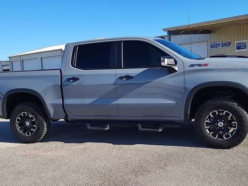 Used 2024 Chevrolet Silverado 1500 ZR2 image 9