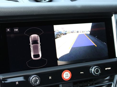 New 2025 Porsche Macan image 18