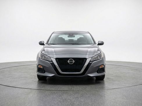 Used 2025 Nissan Altima 2.5 SV image 2
