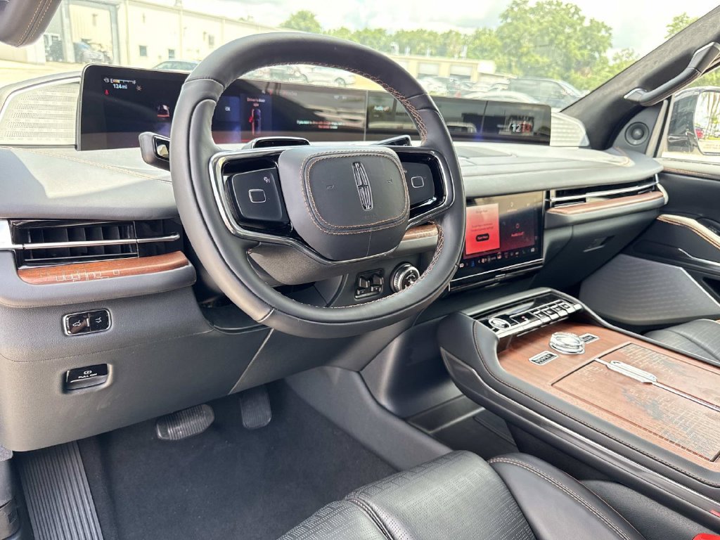 New 2026 Lincoln Navigator Black Label AWD/4WD image 37