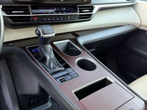 Used 2023 Toyota Sienna XLE image 22