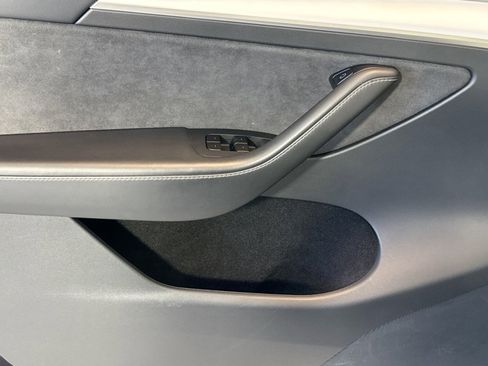 Used 2025 Tesla Model Y Long Range AWD/4WD image 17