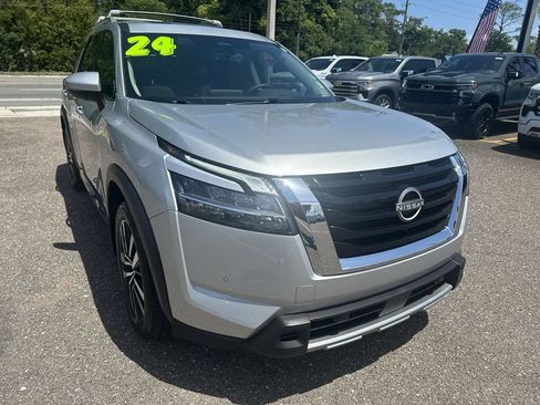 Used 2024 Nissan Pathfinder Platinum w/ Cargo Package FWD image 10