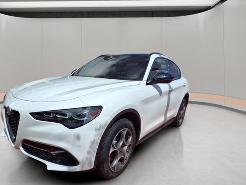 New 2025 Alfa Romeo Stelvio Sprint w/ Convenience Package AWD/4WD image 3
