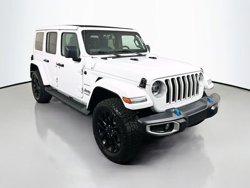 Used 2022 Jeep Wrangler Unlimited Sahara w/ Cold Weather Group AWD/4WD image 1