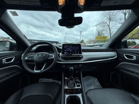 Used 2024 Jeep Compass Latitude AWD/4WD image 15