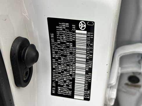 Used 2023 Toyota Corolla LE image 27