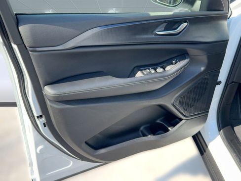 New 2025 Jeep Grand Cherokee L Laredo image 11