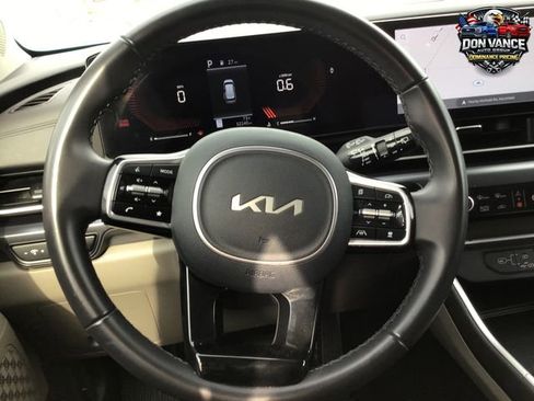 Used 2025 Kia Carnival FWD image 14