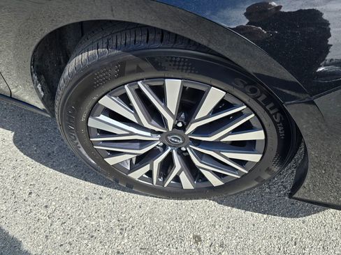 Used 2025 Nissan Altima 2.5 SV FWD image 9