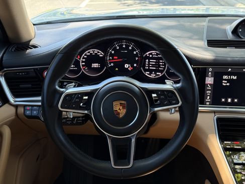 Used 2018 Porsche Panamera image 23