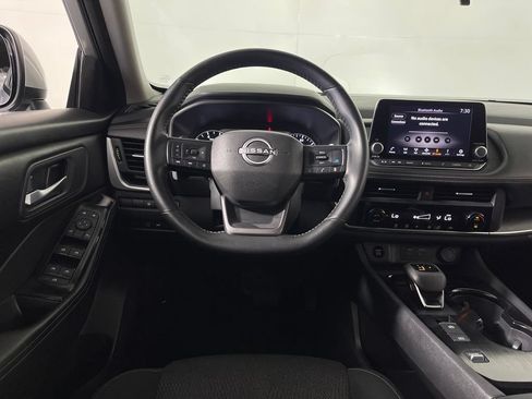 Used 2025 Nissan Rogue SV FWD image 15