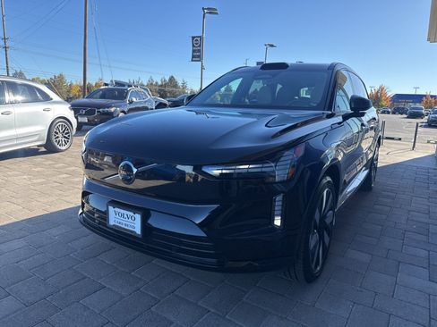 New 2025 Volvo EX90 Ultra image 2