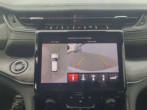 Used 2021 Jeep Grand Cherokee L Limited w/ Luxury Tech Group II image 22