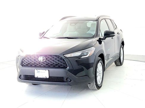 Used 2023 Toyota Corolla Cross LE image 2