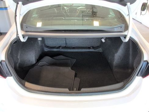 Used 2021 Chevrolet Malibu LT image 27