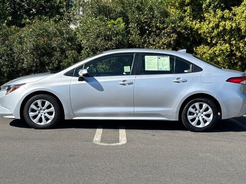 Used 2024 Toyota Corolla LE image 7