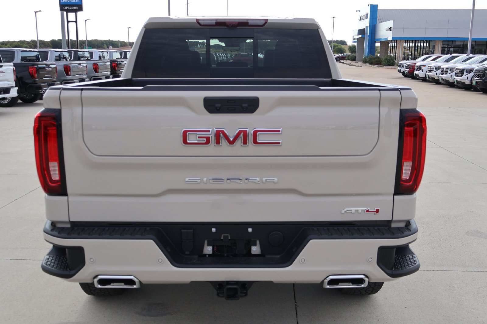 New 2026 GMC Sierra 1500 AT4 w/ AT4 Premium Package AWD/4WD image 9