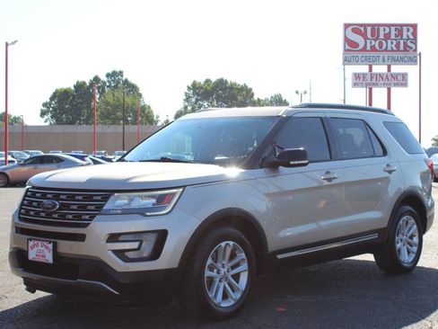 Used 2017 Ford Explorer XLT w/ Equipment Group 202A image 7