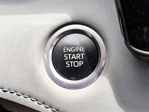 Used 2024 Toyota Highlander XLE AWD/4WD image 27