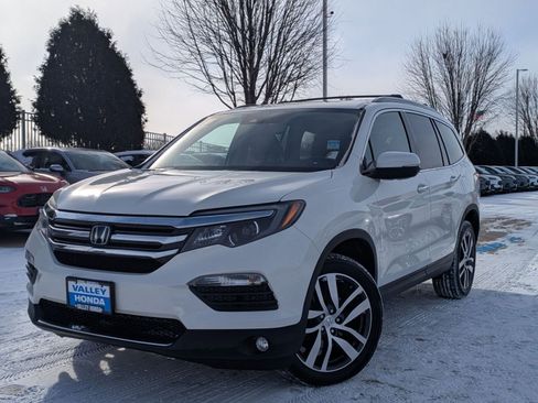 Used 2017 Honda Pilot Touring image 2
