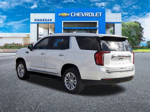 Used 2024 GMC Yukon SLT w/ SLT Premium Package image 5