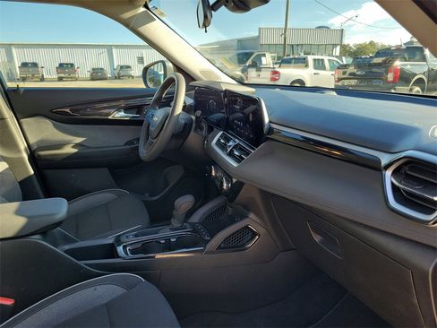 Used 2025 Chevrolet TrailBlazer LT image 34