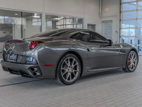 Used 2013 Ferrari California image 32