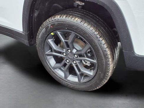 New 2025 Jeep Grand Cherokee Limited image 10